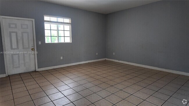Building Photo - 374 NE 26th Ave Unit 203 Rental