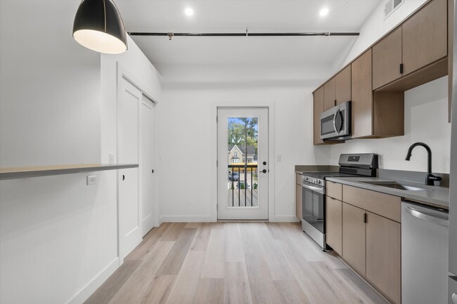 Photo - 308 Oak St Unit 201