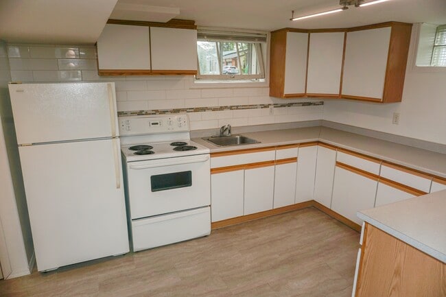 Building Photo - 2712 Sinton Ave