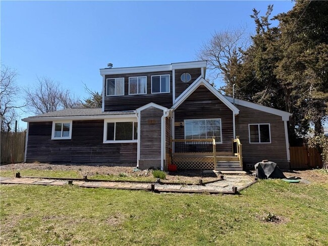 Building Photo - 112 King Phillip St