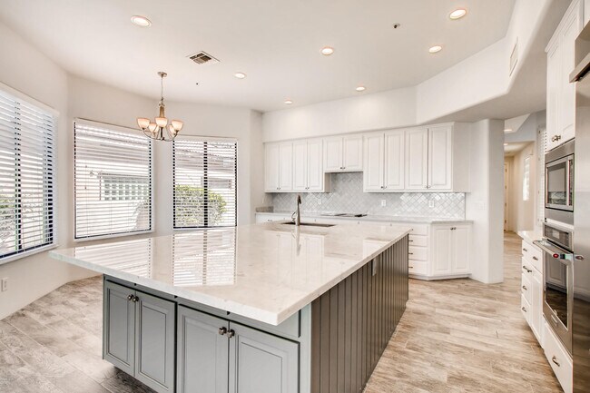11015 E Desert Vista Dr
