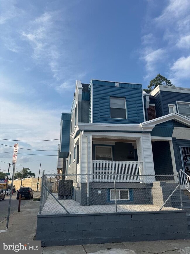 Building Photo - 1945 W Airdrie St