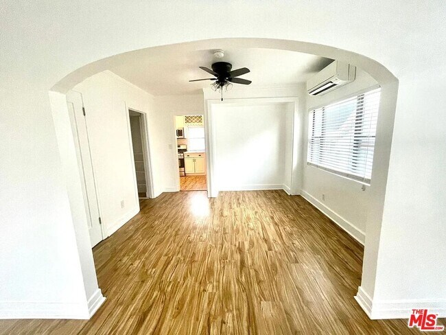 Photo - 2102 S Harcourt Ave