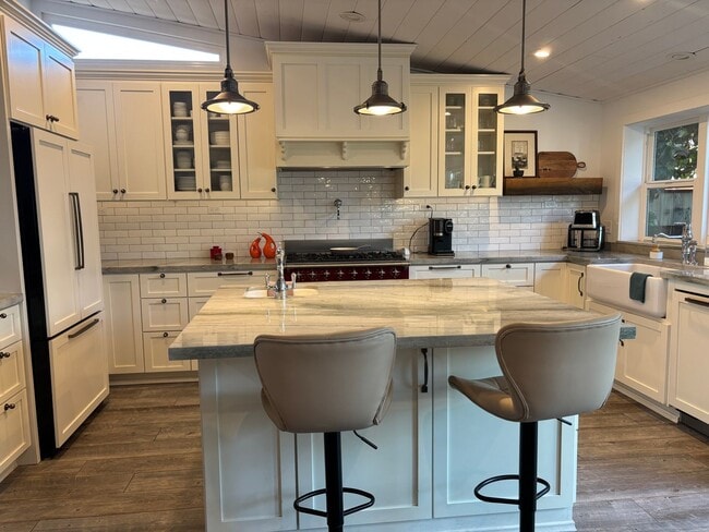 Photo - 2 Bed/2 Bath Oceanside Charmer!