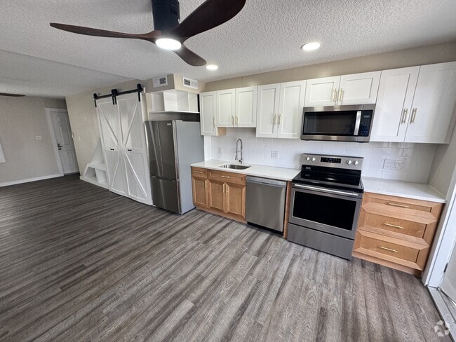 Building Photo - 55 Needle Blvd Rental