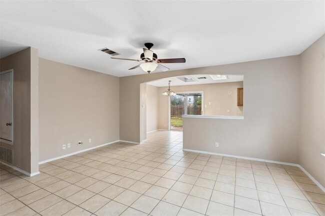 Photo - 107 McCarthur Dr