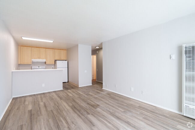 1BR, 1BA - 603SF - Living Room