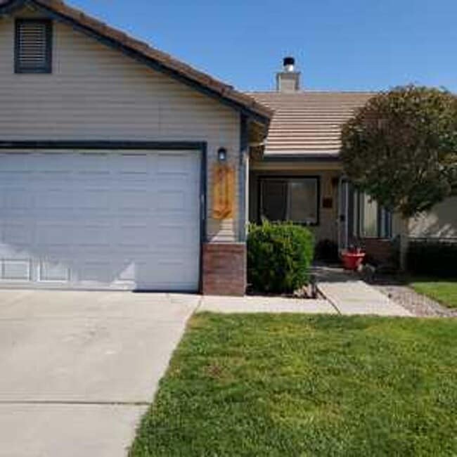 Building Photo - Salida 3 bedroom 2 bathroom Rental