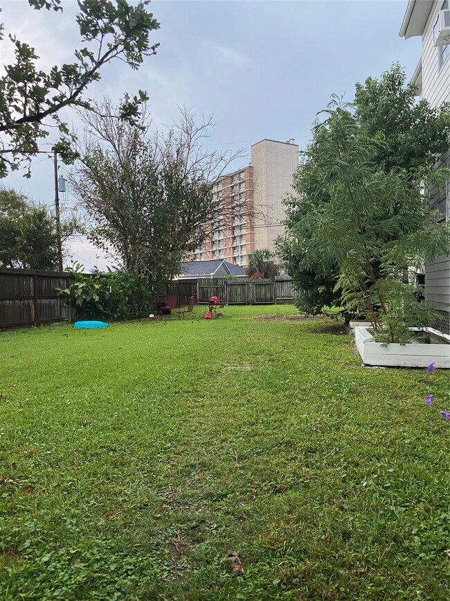 Photo - 2121 Avenue K