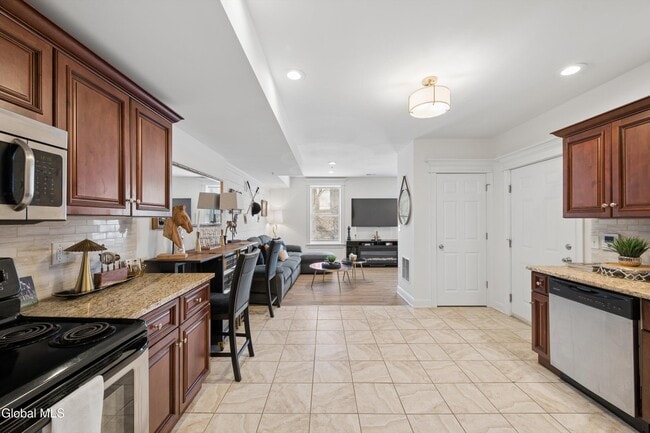 425 Broadway Unit 2