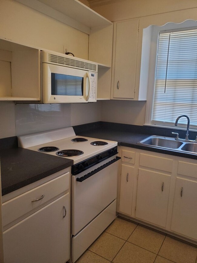 Photo - 620 E 53rd St Unit 1