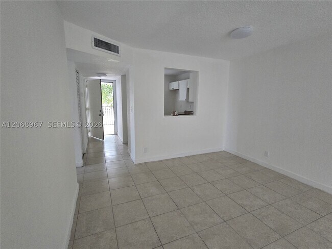 Photo - 8740 N Sherman Cir Unit 308