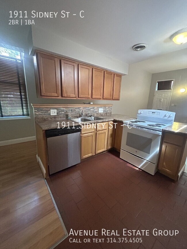 Photo - 1911 Sidney St