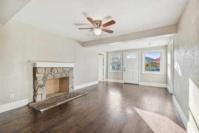 Photo - 937 26th St N