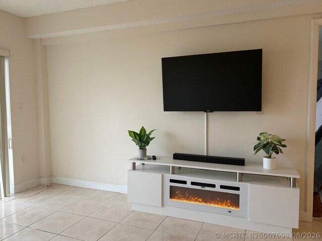 Photo - 250 NE 181st St Unit 406