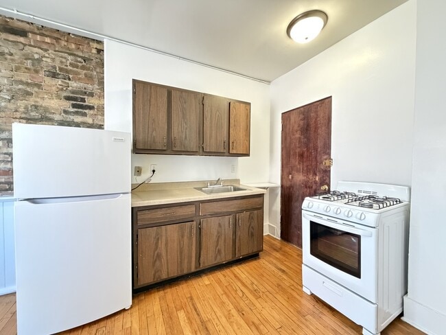 Photo - 934 W Cornelia Ave Unit 2