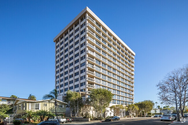 Photo - Century Plaza Towers Apartamentos