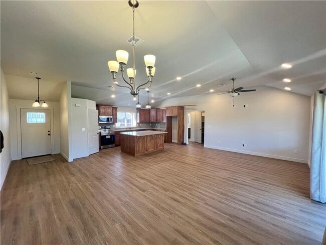 Photo - 662 White Oak St