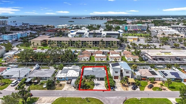 Photo - 572 Baywood Dr N