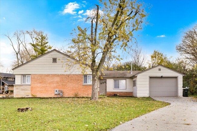 Photo - 321 Onarga St