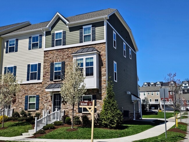 Photo - 1019 Mohawk Ln Townhome