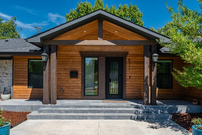 6331 Linden Ln