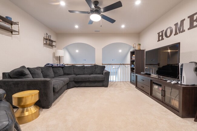 Photo - MOVE IN READY 3 Bedroom in Desirable Grass...