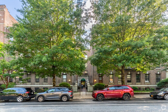 Building Photo - 392 St Johns Pl