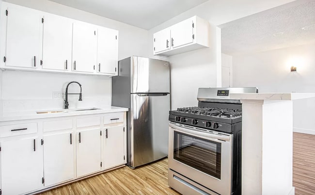 Photo - 527 W 15th St Unidad 6