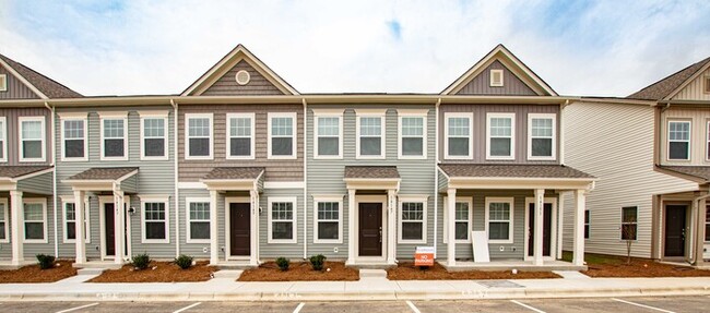 BEAUTIFUL 2 Bedroom Townhome in Midland Av... - BEAUTIFUL 2 Bedroom Townhome in Midland Av...