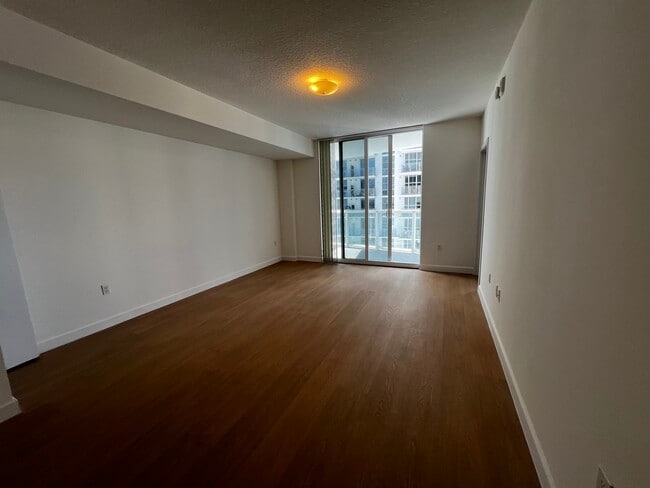 Photo - 104 NE 22nd St Unidad A1