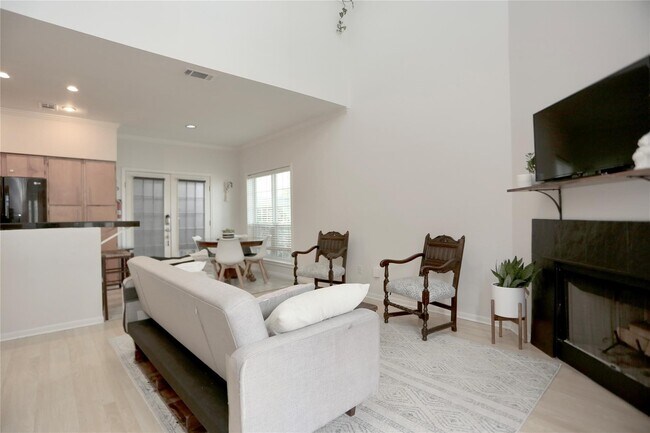 Photo - 2221 Stanford St
