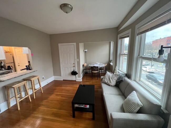 9/1 Renovated 2BR near BU South/St Marys/A... - 9/1 Renovated 2BR near BU South/St Marys/A... Condo