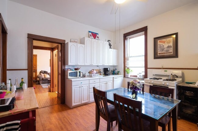 Photo - 3552 N Lakewood Ave Unidad 1