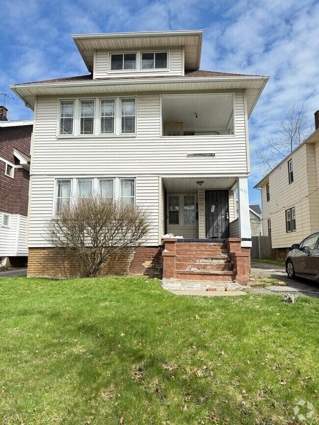 Building Photo - 11913 Buckingham Ave Unit Upper Rental