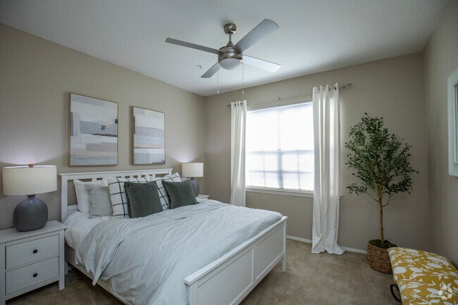 1BR, 1BA - 839SF -7855 E Fletcher Ave Tampa, FL 33637 - The Preserve At Temple Terrace