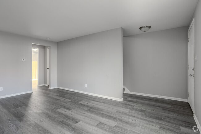 2BR, 1.5BA - 978 SF Townhome