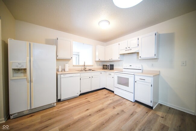 Photo - 10414 Kensil St