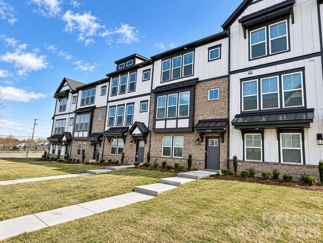 Building Photo - 3009 Rexton Ln