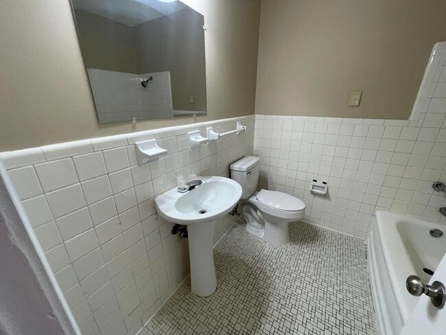 Photo - 121 Willard Rd NW