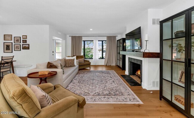 Photo - 103 W Palmcroft Dr