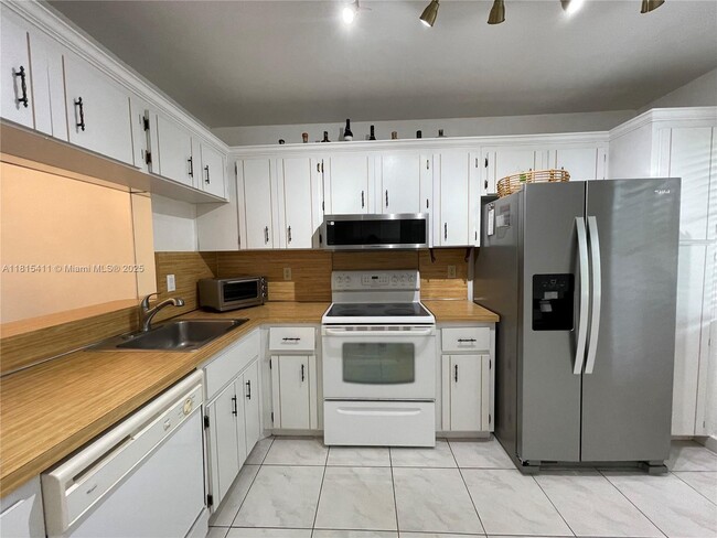 Photo - 3571 Inverrary Dr Unit 208