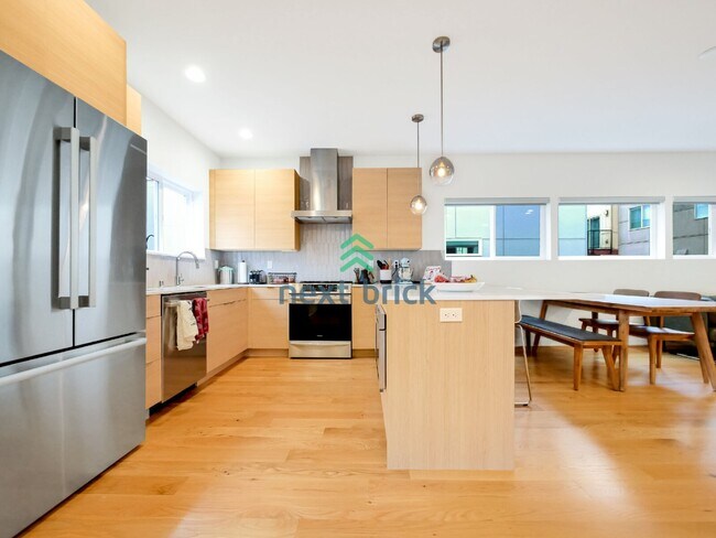 Photo - New Spacious 3 Bed 2.5 Bath Town home for Rent!