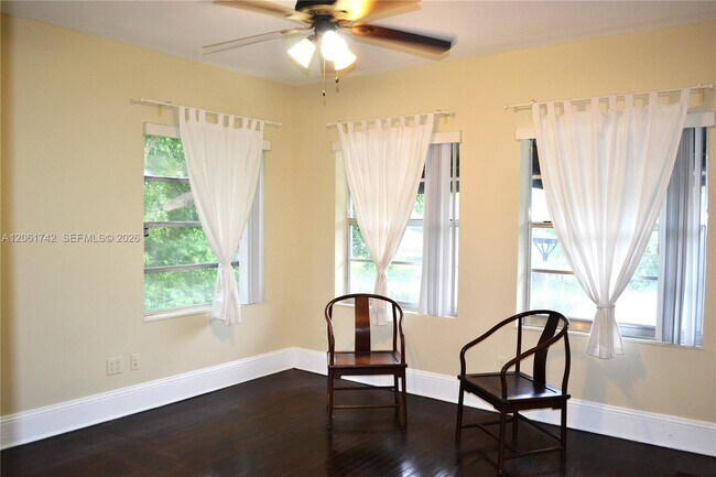 Photo - 1661 SW 13th St Unidad 3