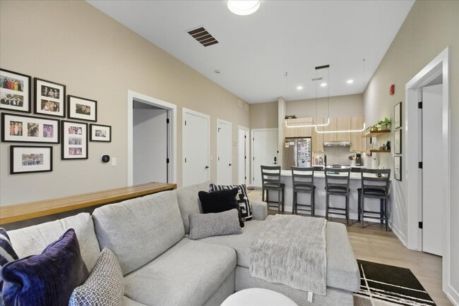 Photo - 3217 N Clark St