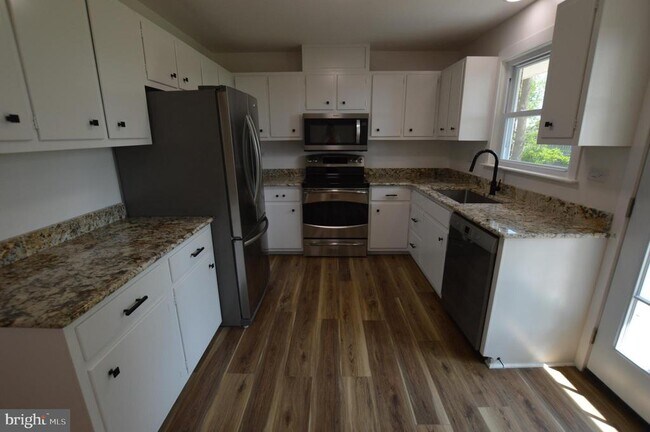 Photo - 8787 Hickory Hill