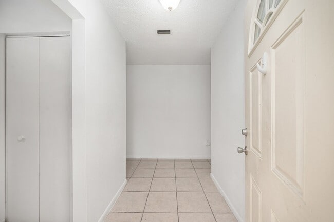 Photo - Spacious 3-Bedroom Home with Fireplace, Split Floor Plan & Screened Lanai in Southeast Ocala!
