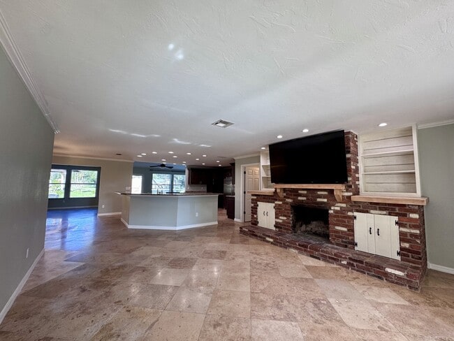 Photo - 625 N Jackson Rd