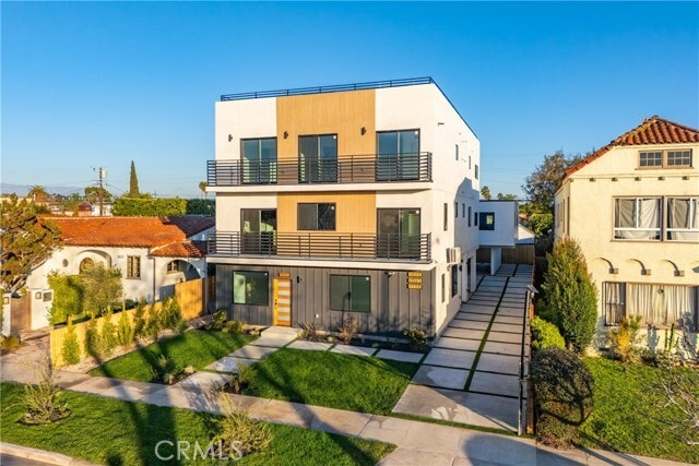 Building Photo - 1658 S Hayworth Ave