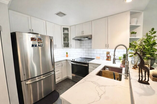 Building Photo - 7174 Sportsman Dr